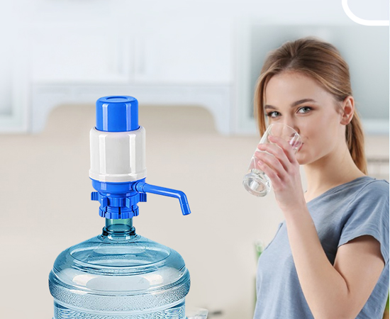 Bomba de agua manual para botellas